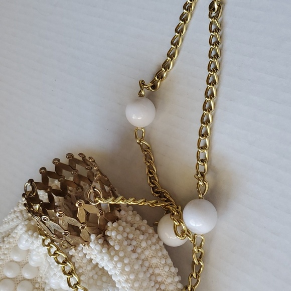 Hand Bag Faux Pearls Clutch Mini Bag in Cream - Picture 5 of 17